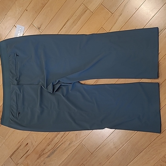 NWT Athleta Cosmic Kick Flare Pant - Picture 7 of 13